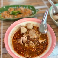 เมนูของร้าน ก๋วยเตี๋ยวหมูภูเขาไฟอุดมผล