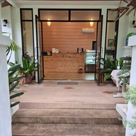 หน้าร้าน เฮือนสายน้ำผึ้ง