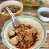 เมนูของร้าน ก๋วยเตี๋ยวหมูภูเขาไฟอุดมผล