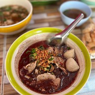 เมนูของร้าน ก๋วยเตี๋ยวหมูภูเขาไฟอุดมผล