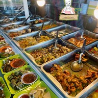 ข้าวแกงบ้านต้นสน