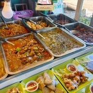 ข้าวแกงบ้านต้นสน