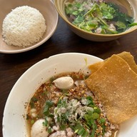 ฉินโภชนา ก๋วยเตี๋ยวหมูต้มยำ สูตรโบราณ โชคชัย 4