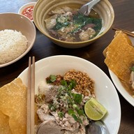 ฉินโภชนา ก๋วยเตี๋ยวหมูต้มยำ สูตรโบราณ โชคชัย 4
