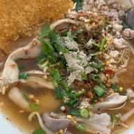 ฉินโภชนา ก๋วยเตี๋ยวหมูต้มยำ สูตรโบราณ โชคชัย 4