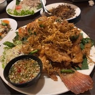 ไม่มีสาขา ร้านอาหารมีแค่สาขาเดียว(ตั้งอยู่บนเส้นบายพาส ทางไปสนามบินเท่านั้น) ลานนา ตะวันวา๒