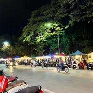 ถนนคนเดินหลังมอ มช.