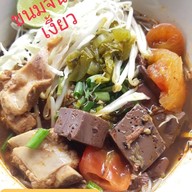 ร้าน ในซอย ข้าวซอยไก่ ขนมจีนน้ำเงี้ยว