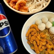 หมี่ไก่ฉีก หมี่คลุกซอสโบราณ สาขา1 by oilzii