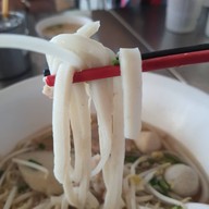 เมนูของร้าน ก๋วยเตี๋ยวเส้นปลา เกี๊ยวปลา เจ๊จิ๋ม