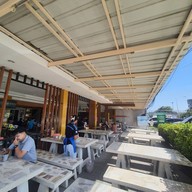 บรรยากาศ ก๋วยเตี๋ยวเส้นปลา เกี๊ยวปลา เจ๊จิ๋ม