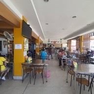 บรรยากาศ ก๋วยเตี๋ยวเส้นปลา เกี๊ยวปลา เจ๊จิ๋ม