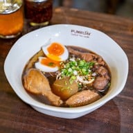 รุ่มรวยก๋วยเตี๋ยวไก่ หาดใหญ่วิลเลจ