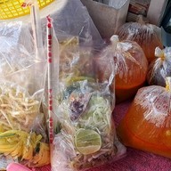 ร้าน ในซอย ข้าวซอยไก่ ขนมจีนน้ำเงี้ยว