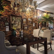 September cafe & bistro .