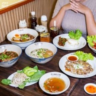 รุ่มรวยก๋วยเตี๋ยวไก่ หาดใหญ่วิลเลจ