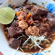 ร้าน ในซอย ข้าวซอยไก่ ขนมจีนน้ำเงี้ยว