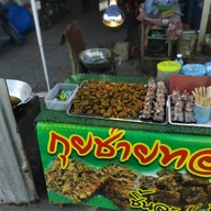 หน้าร้าน ผ้า 1