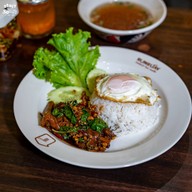 รุ่มรวยก๋วยเตี๋ยวไก่ หาดใหญ่วิลเลจ