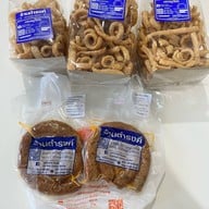 ดำรงค์ ไส้อั่ว หมูทอด น้ำพริกหนุ่ม กาดหลวง เชียงใหม่