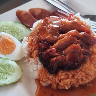 เมนูของร้าน ก๋วยเตี๋ยวเส้นปลา เกี๊ยวปลา เจ๊จิ๋ม