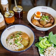รุ่มรวยก๋วยเตี๋ยวไก่ หาดใหญ่วิลเลจ