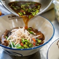 รุ่มรวยก๋วยเตี๋ยวไก่ หาดใหญ่วิลเลจ