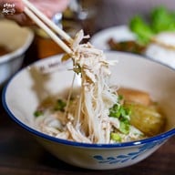 รุ่มรวยก๋วยเตี๋ยวไก่ หาดใหญ่วิลเลจ