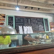 บรรยากาศ Madam Pahtehh 2515 หมากแข้ง