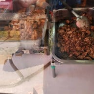 ข้าวแกงยายแดง