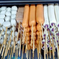 ลูกชิ้นปิ้งโต้รุ่งบังยาซูนี ตลาดสดผังเมือง4