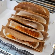 วนวน ขนมเบื้อง ตลาดต้นสัก