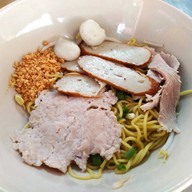 ก๋วยเตี๋ยวหมูบ้านบึง เจ้าเก่าโอเค ชุนฮ้อ