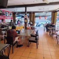 เจ๊น้อยข้าวมันไก่