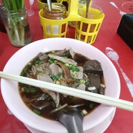 เจ๊ทิพย์ ก๋วยเตี๋ยวเป็ด หมูกรอบ หมูแดง
