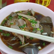 เจ๊ทิพย์ ก๋วยเตี๋ยวเป็ด หมูกรอบ หมูแดง