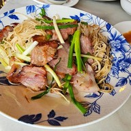 ตั้งใจย่าง ถนนจันทน์