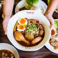รุ่มรวยก๋วยเตี๋ยวไก่ หาดใหญ่วิลเลจ