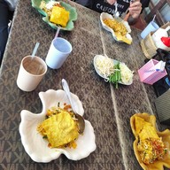 เมนูของร้าน ⭐️ ผัดไทยไข่ปูจอมยุทธหญิง บางพระ 👍 ผัดไทยไข่ปู ผัดไทยกุ้งสด ผัดไทยไข่ไก่ ข้าวคลุกกะปิ เต้าหู้ทอด เก ผัดไทยไข่ปู จอมยุทธหญิง บางพระ ⭐️