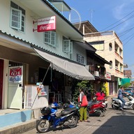 หน้าร้าน ก๋วยจั๊บหน้าวัดมหาธาตุ