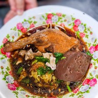 ป้านิ่มก๋วยเตี๋ยวเป็ดตุ๋นหมูตุ๋น