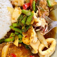 พี่อุ๊..อาหารตามสั่ง @ศูนย์อาหารราชดำเนิน -