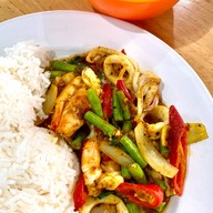 พี่อุ๊..อาหารตามสั่ง @ศูนย์อาหารราชดำเนิน -