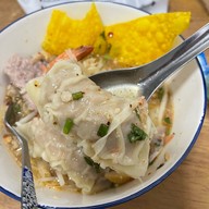 เกี๊ยวจัมโบ้ ก๋วยเตี๋ยวต้มยำไข่ตาหวาน ถ.บางกรวย-ไทรน้อย