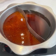 Lucky Suki (ลัคกี้ สุกี้) เดอะ พร้อม ดินแดง