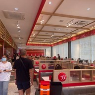 Lucky Suki (ลัคกี้ สุกี้) เดอะ พร้อม ดินแดง