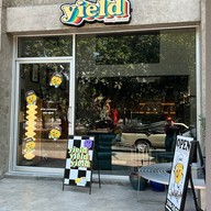 Yield coffee ถนนอารักษ์
