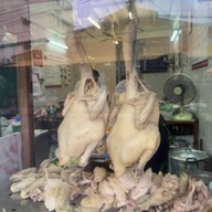 เจ๊หย่ง ข้าวมันไก่ไหหลำ ศาลเจ้าพ่อเสือ