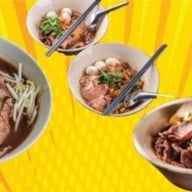 ก๋วยเตี๋ยวเรือหญิงขวัญ ก๋วยเตี๋ยวเรือต้มยำน้ำดำ