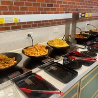 Lucky Suki (ลัคกี้ สุกี้) เดอะ พร้อม ดินแดง